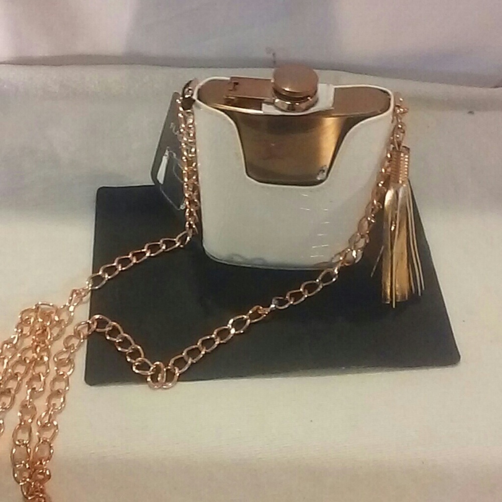 Purse made like a Flask purse